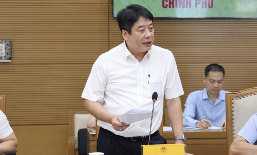 Nguyen Anh Tuan, Director of Vietnam Electricity (EVN) delivers a report at the meeting. Photo: VGP