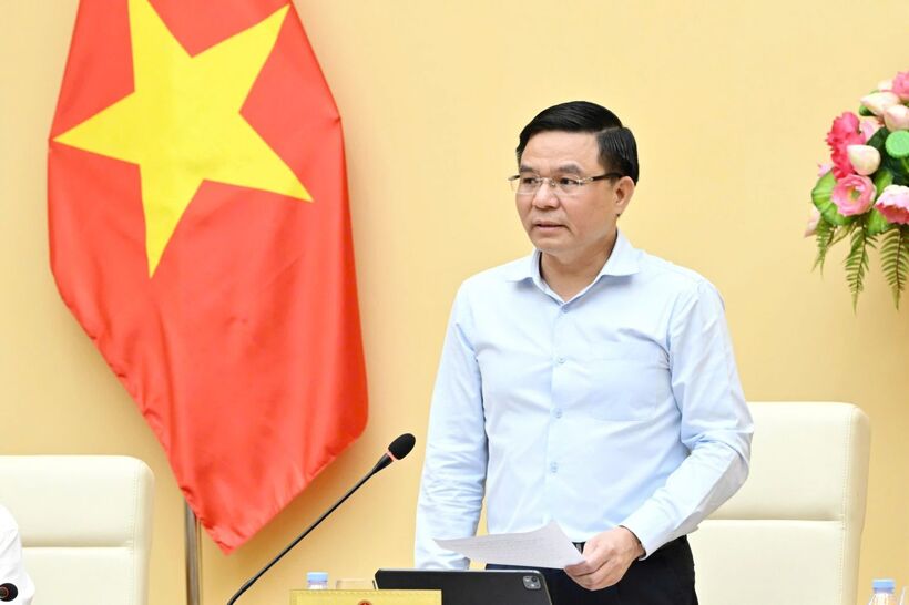 Minister of Industry and Trade Le Manh Hung delivers remarks at the conference