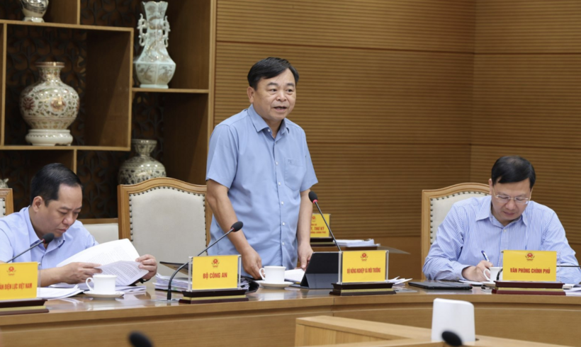 Deputy Minister of Agriculture and Environment Nguyen Hoang Hiep delivers remarks at the meeting. Photo: VGP