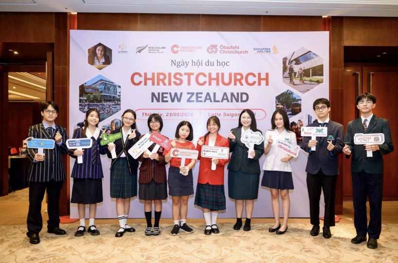 Christchurch institutions’ distinctive Uniform Showcase received enthusiastic engagements from Vietnamese parents and students.