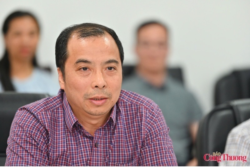 EVN Deputy General Director Ngo Son Hai delivers remarks at the meeting. Photo: Nam Nguyen