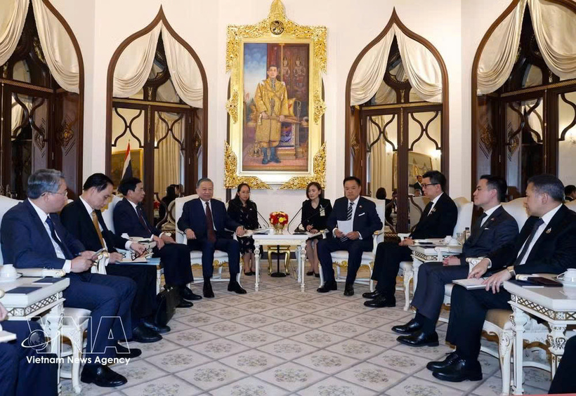 General Secretary of the Communist Party of Vietnam Central Committee and State President To Lam holds private talks with Thai Prime Minister Anutin Charnvirakul. (Photo: VNA)