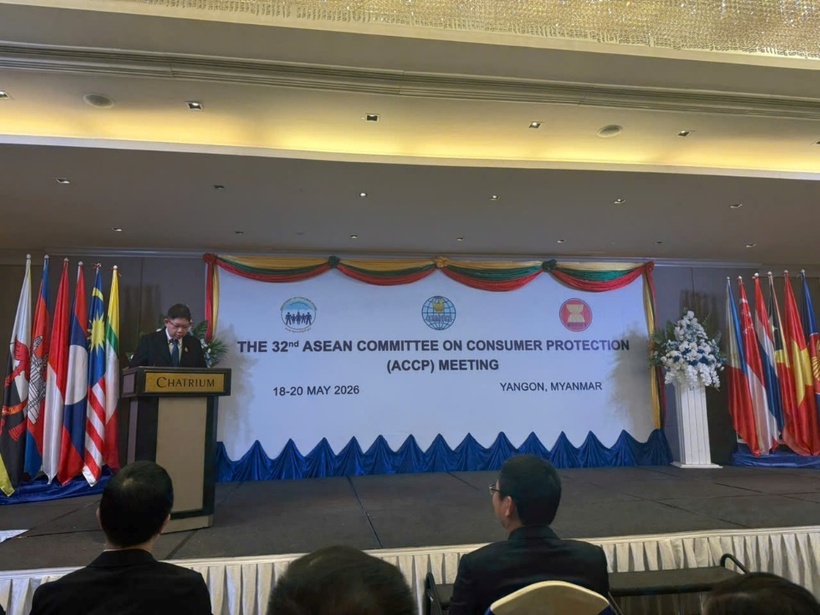 Ronnarong Phoolpipat, Secretary-General of Thailand's Office of the Consumer Protection Board (OCPB), addresses the meeting.