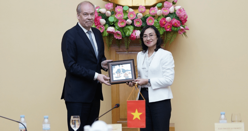 Under-Secretary of State for International Trade at the Ministry for Foreign Affairs of Finland Jarno Syrjala and Deputy Minister of Industry and Trade Phan Thi Thang.
