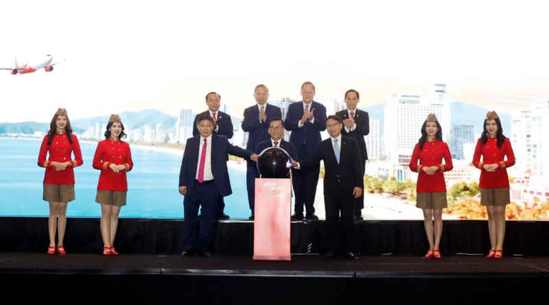 Party General Secretary, President To Lam witnesses the launch ceremony of Vietjet Air's new Nha Trang-Singapore route. Photo: VNA