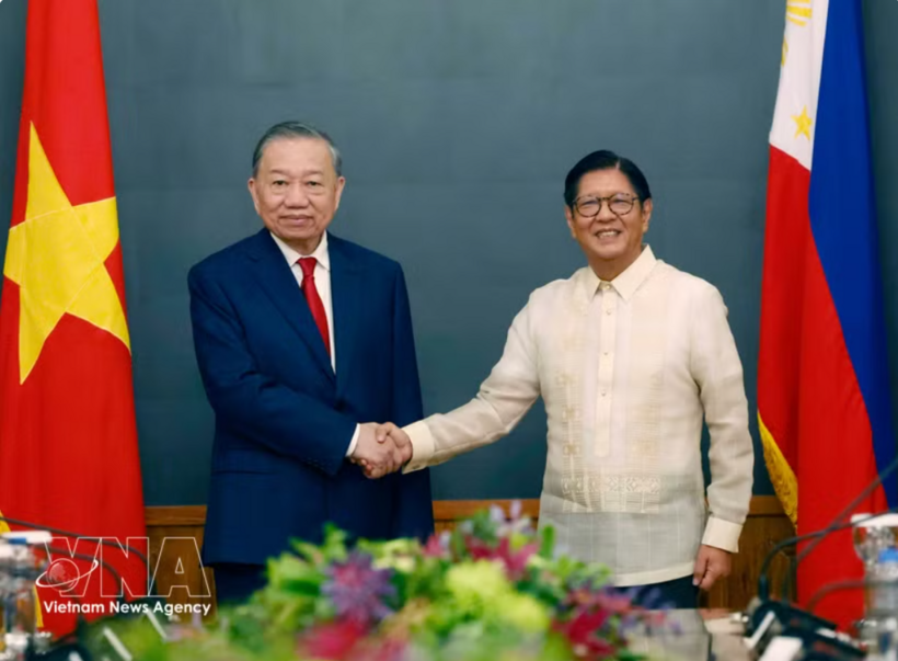 General Secretary of the Communist Party of Vietnam (CPV) Central Committee and State President To Lam (L) and Philippine President Ferdinand Romualdez Marcos Jr. before their talks in Manila on June 1. Photo: VNA