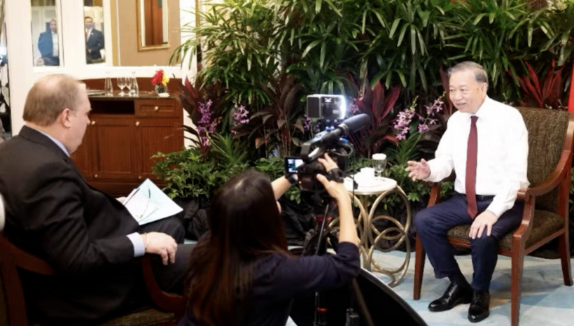 Party General Secretary and State President To Lam during an interview with a Reuters reporter on the sidelines of the 23rd Shangri-La Dialogue. Photo: VNA