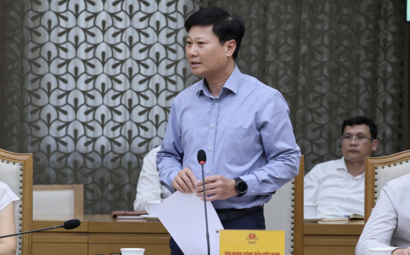 Luu Van Tuyen, Chief Executive Officer of Petrolimex, speaks at the meeting. Photo: VGP