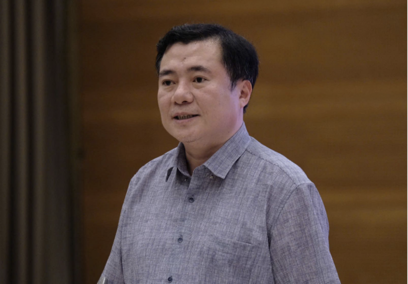 Deputy Minister Nguyen Sinh Nhat Tan speaks at the Government’s May press conference.
