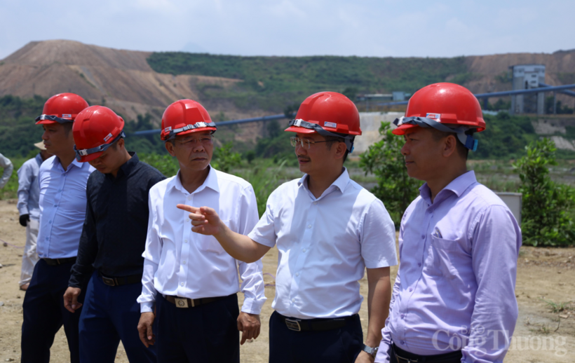 Deputy Director Trinh Van Thuan assesses the automated monitoring system designed to enhance risk forecasting and early warning capacity at mining facilities.