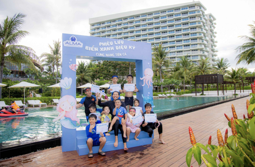 Alma Resort Cam Ranh, in partnership with national swimming champion Anh Vien, hosted a special one-day swimming experience exclusively for families staying at the resort