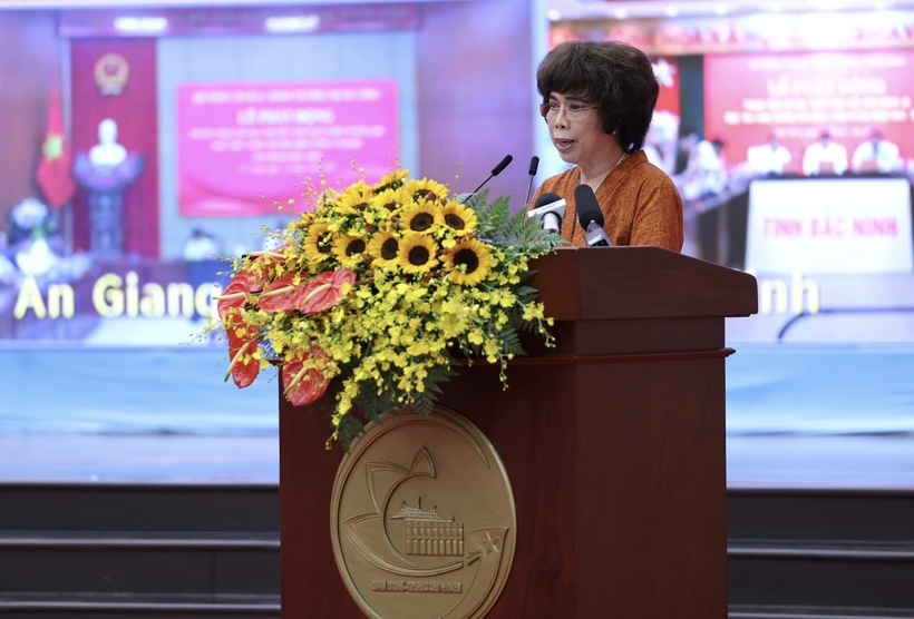 Labor Hero Thai Huong, Founder and Chairwoman of the Strategic Council of TH Group, representing private enterprises, delivers a speech in support of the emulation campaign. Photo: VGP