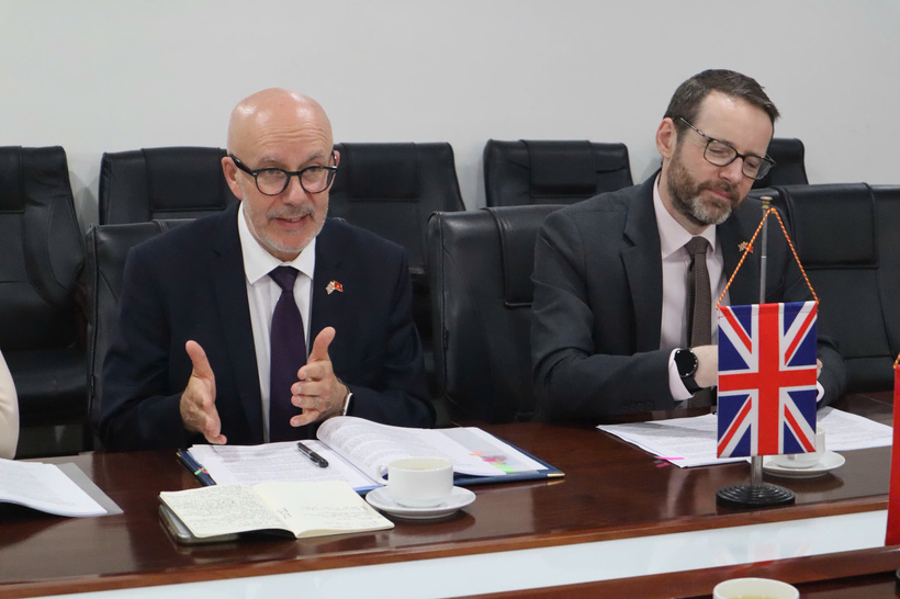 Vietnam and UK deepen economic and energy cooperation - 3