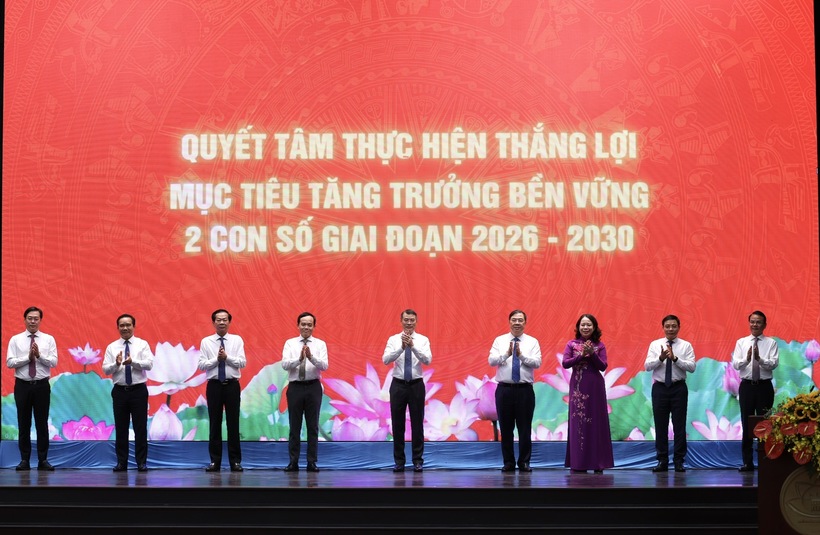 Prime Minister Le Minh Hung and delegates at the launching ceremony. Photo: VGP