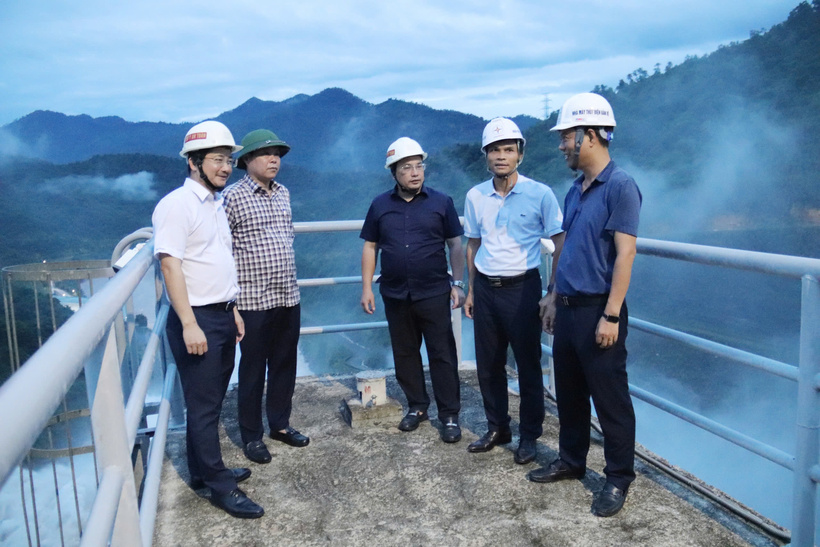 MoIT leaders inspect the safety of the Ban Ve Hydropower Reservoir as part of emergency preparedness efforts for natural disasters. Photo for illustration purposes.