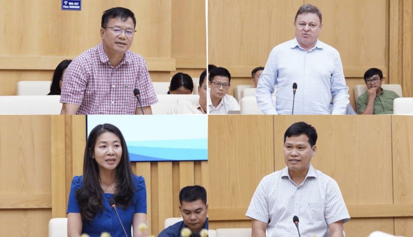 Delegates exchange views during the meeting. Photo: Nguyen Thao