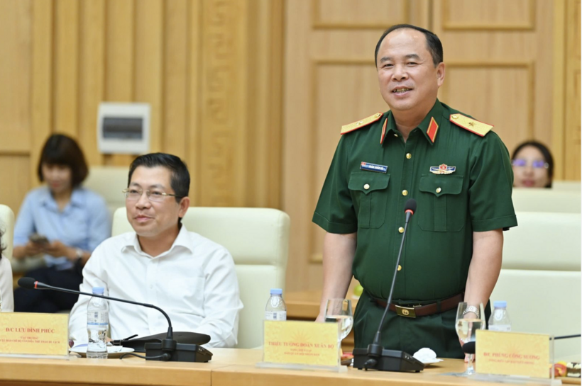 Major General Doan Xuan Bo, Editor-in-Chief of People's Army Newspaper, speaks at the meeting. Photo: Nam Nguyen