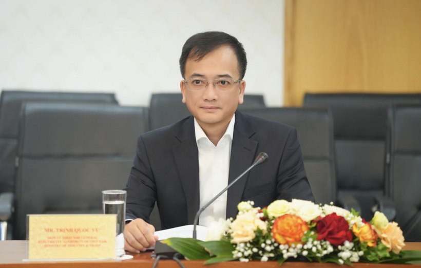 Trinh Quoc Vu, Deputy Director of the Electricity Authority of Vietnam, speaks at the signing ceremony.