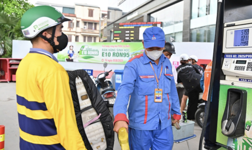 E10 gasoline has been well received by consumers. Photo: TT