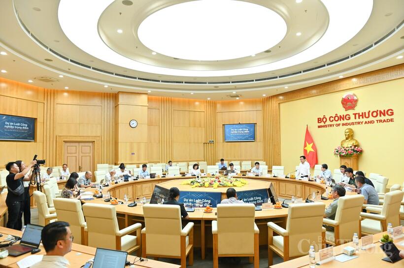Overview of the meeting. Photo: Nam Nguyen