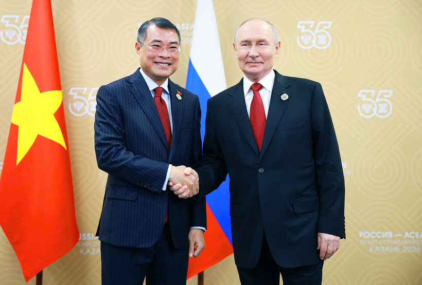 Prime Minister Le Minh Hung and Russian President Vladimir Putin. Photo: VGP.