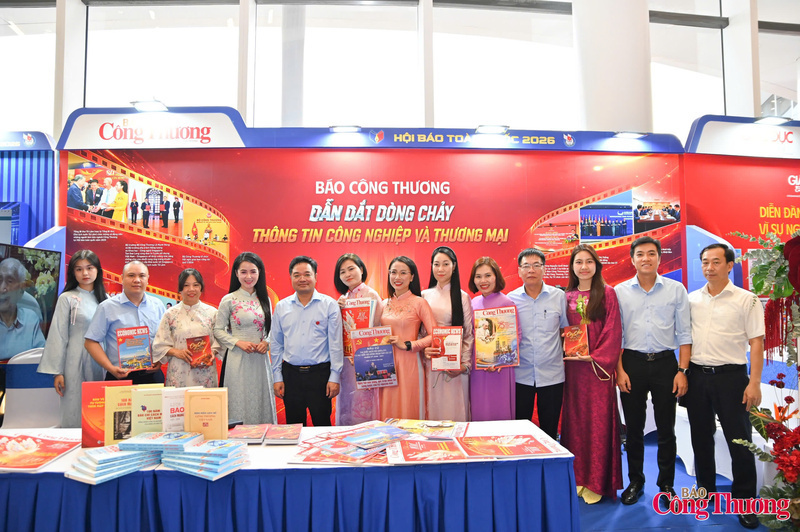Staff members, reporters, editors and employees of the Newspaper of Industry and Trade at the National Press Festival 2026.