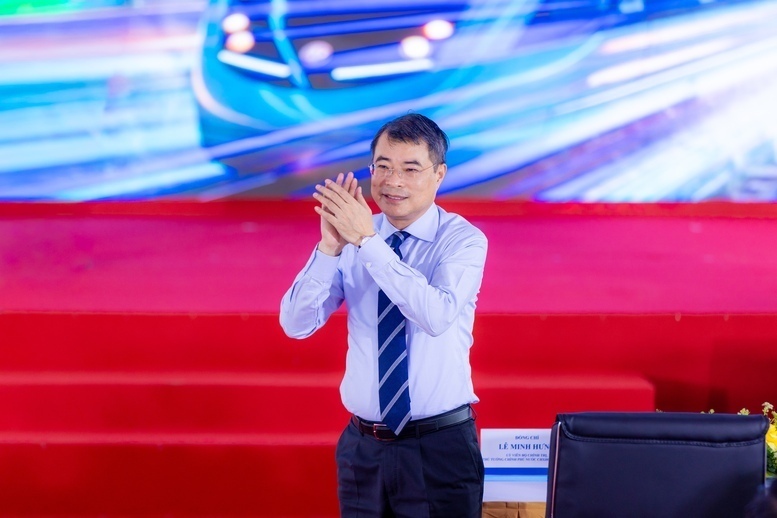 Prime Minister Le Minh Hung attends the groundbreaking ceremony for five urban railway lines and three rental housing projects in Hanoi. Photo: VGP