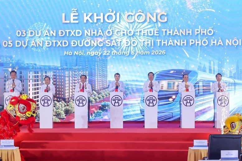 Prime Minister Le Minh Hung and delegates perform the launch ceremony for five urban railway lines and three rental housing projects in Hanoi. Photo: VGP