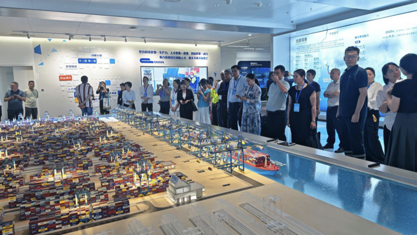 The delegation visited and worked with leading organizations and enterprises in Guangxi’s logistics and high-tech agriculture sectors. Photo: Vietrade