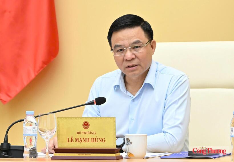 Minister Le Manh Hung delivers concluding remarks. Photo: Can Dung