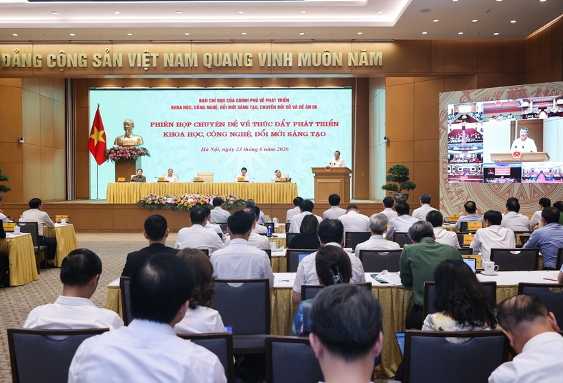 The Prime Minister urges the prompt submission of breakthrough mechanisms for budget allocation and decentralisation of authority in science, technology and innovation development. Photo: VGP