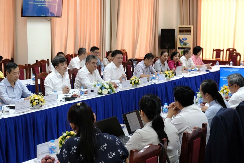 Vietnam, Laos expand cooperation in industry, trade and energy sectors - 4