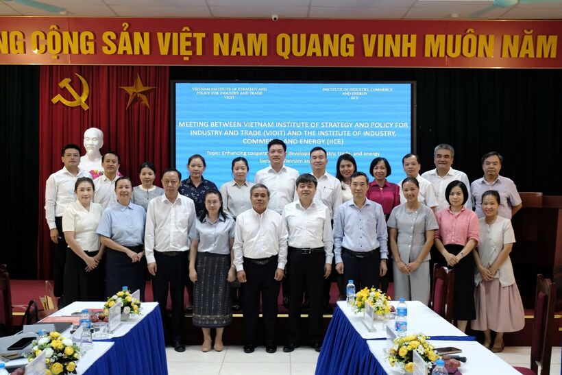 Delegates take a commemorative photograph following the working session.