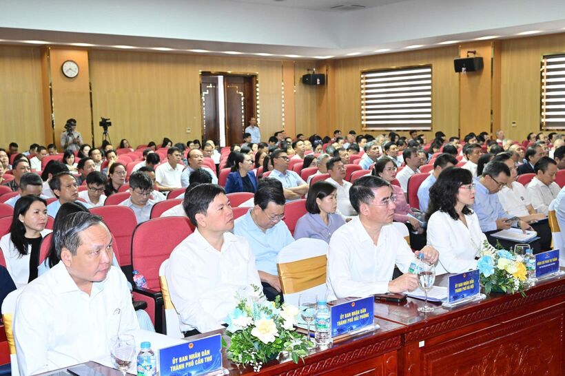 Representatives of local authorities, industry associations, and export enterprises attend the conference. Photo: Can Dung
