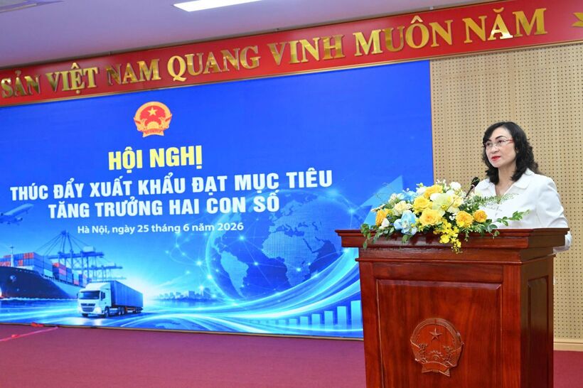 Deputy Minister of Industry and Trade Phan Thi Thang delivers opening remarks at the conference. Photo: Can Dung