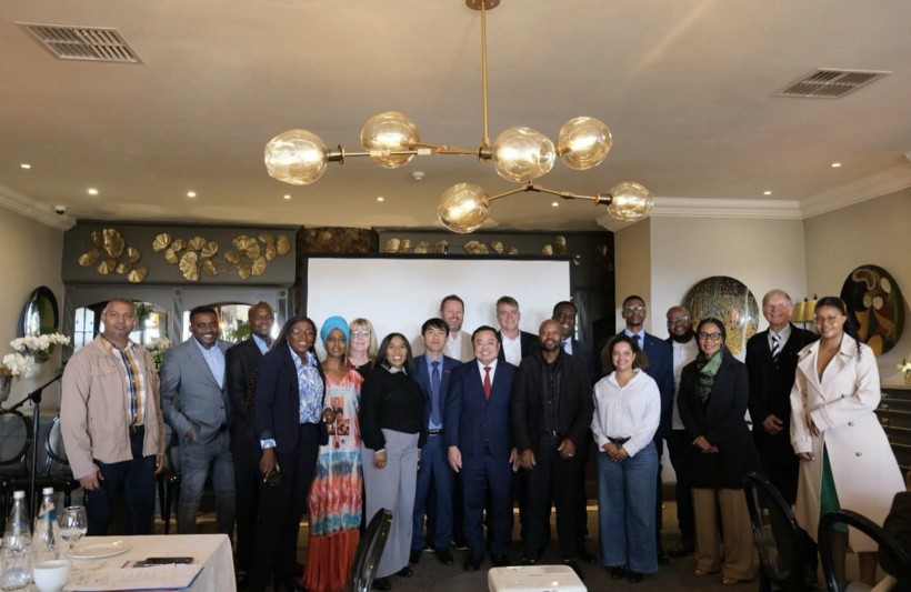 Representatives of Vietnamese and South African enterprises.