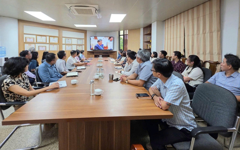 The Party Committee of Vietnam E-commerce and Digital Economy Agency studies and disseminates Resolution No.10-NQ/TW.