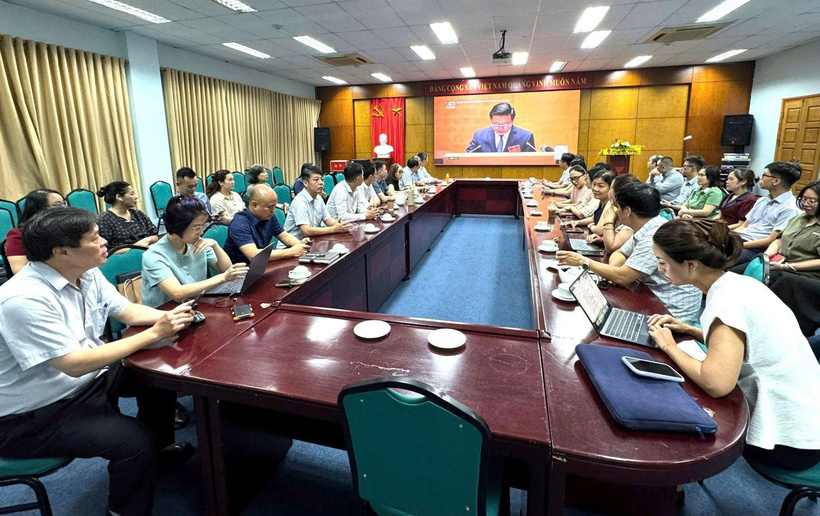 The Party Committee of the Agency for Innovation, Green Transition and Industry Promotion (IGIP) studies and disseminates Resolution No.10-NQ/TW. Photo: Nguyen Thao