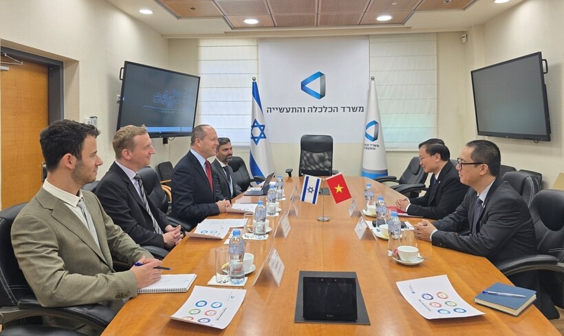 Ambassador Nguyen Ky Son and the Vietnam Trade Office hold talks with the Israeli Minister of Economy and Industry.