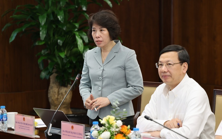 Deputy Minister of Finance Nguyen Thi Bich Ngoc delivers remarks at the meeting. Photo: VGP.