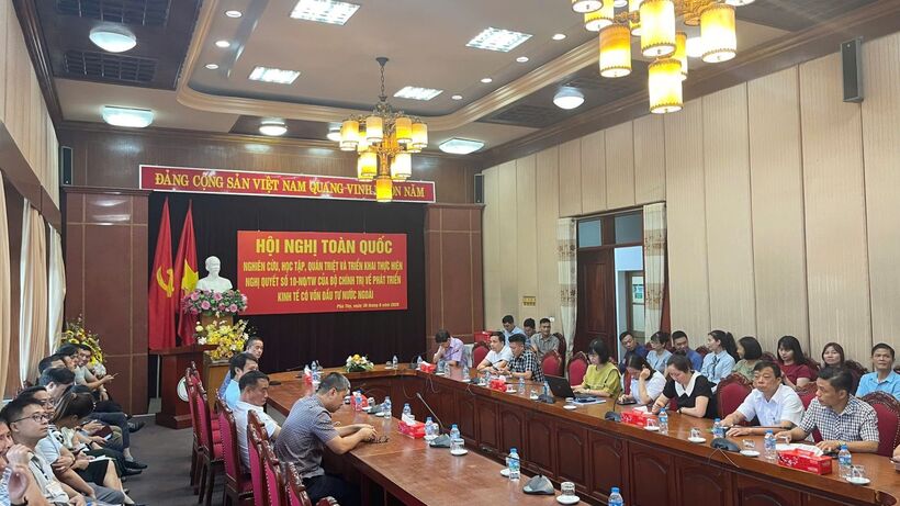 The Party Committee of Vietnam Paper Corporation (VINAPACO) studies and disseminates Resolution No.10-NQ/TW.