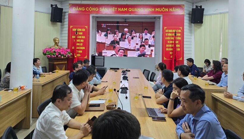 The Party Committee of the Vietnam Institute of Strategy and Policy for Industry and Trade (VIOIT) studies and disseminates Resolution No.10-NQ/TW.