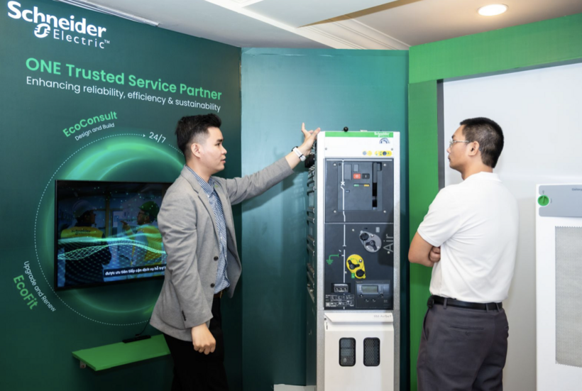 Schneider Electric Vietnam's exhibition booth at the seminar. Photo: Nguyen Hoa