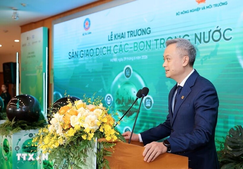 HNX Chairman Nguyen Anh Phong, Chairman of the Hanoi Stock Exchange, delivers remakrs at the opening ceremony of Vietnam’s domestic carbon trading platform, marking the official launch of the country’s pilot carbon market. Photo: VNA.