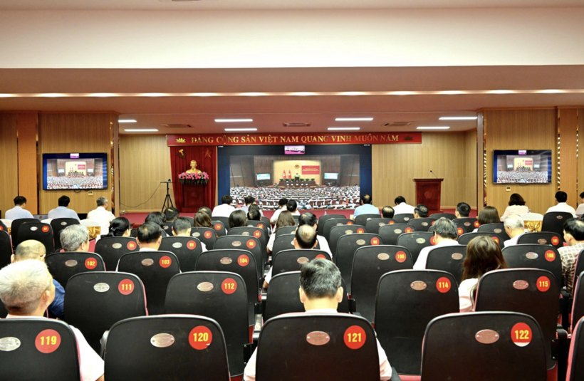 Overview of the National Conference reviewing one year of the three-tier local government model at the Ministry of Industry and Trade's online venue. Photo: Can Dung