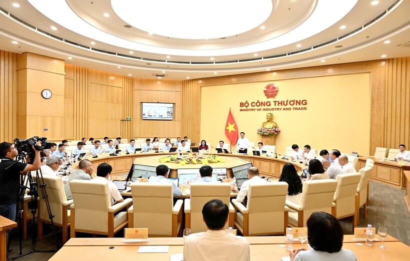 Overview of the meeting. Photo: Can Dung.
