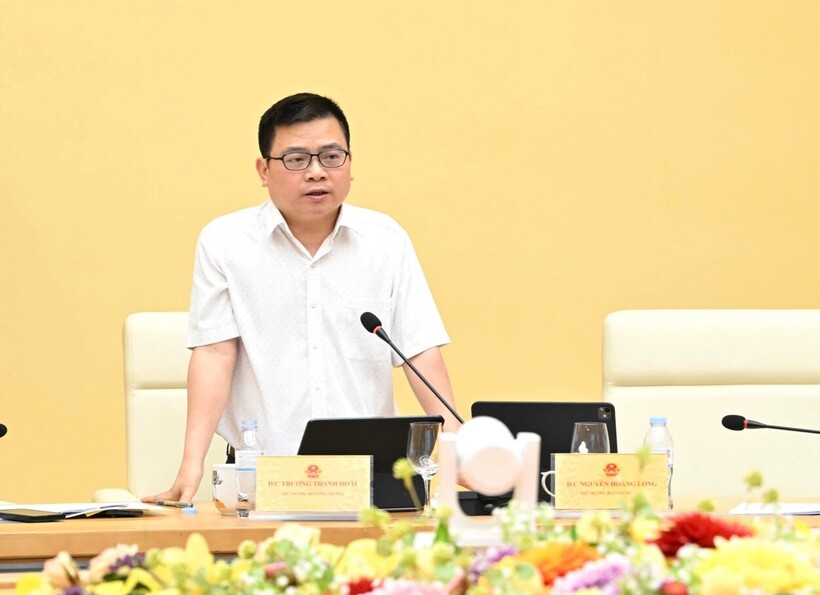 Deputy Minister Truong Thanh Hoai delivers remarks at the meeting. Photo: Can Dung