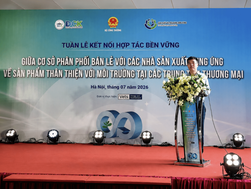 Hoang Viet Dung, Deputy Head of the Division for Energy Efficiency and Green Transition under the Agency of Innovation, Green Transition and Industrial Promotion delivers remarks at the opening ceremony.