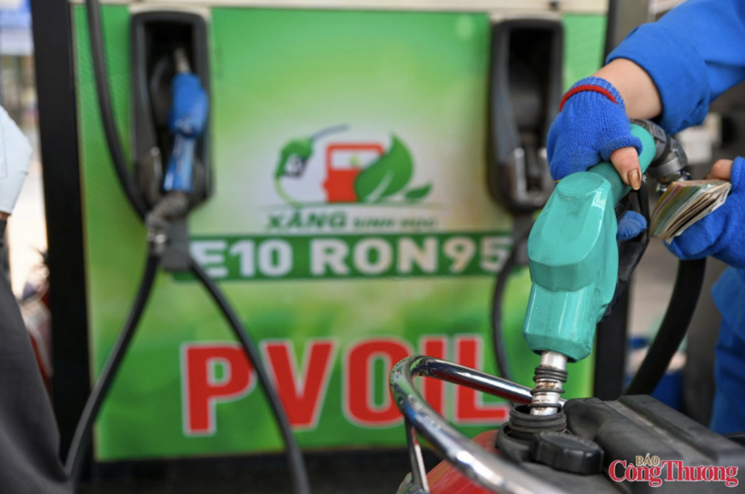 E10 gasoline has now been available on the market for one month. Photo: Nam Nguyen