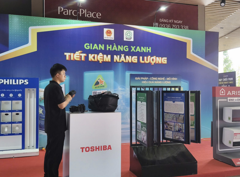 Exhibition booths showcase environmentally friendly products, technologies and sustainable production solutions during the event.